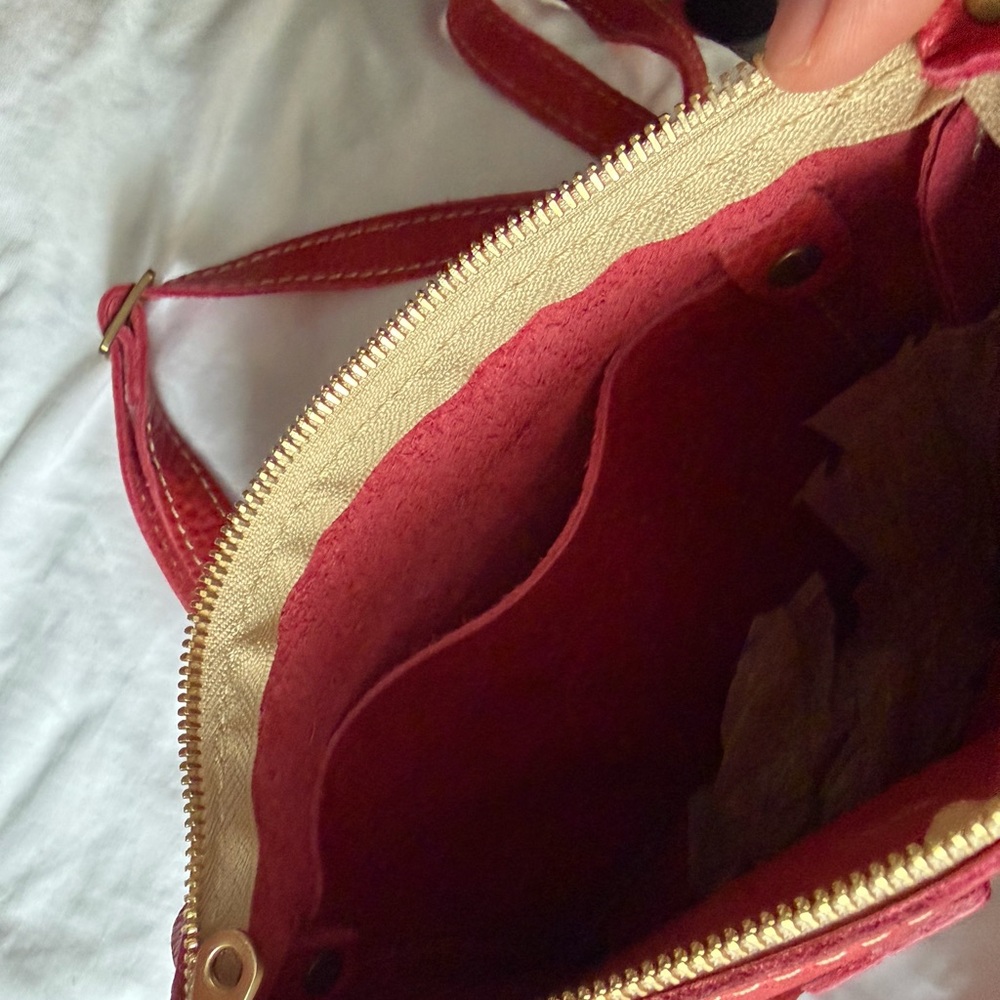 Portland Leather Sugar Crossbody Bag (pink) from the rainbow collection - Picture 3 of 5